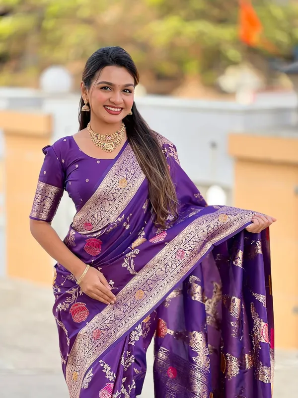 Banarasi_Silk_Blend_Woven_Saree_With_Blouse_Piece