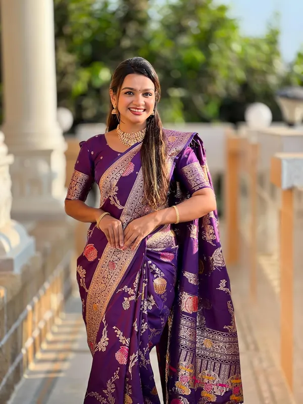 Banarasi_Silk_Blend_Woven_Saree_With_Blouse_Piece