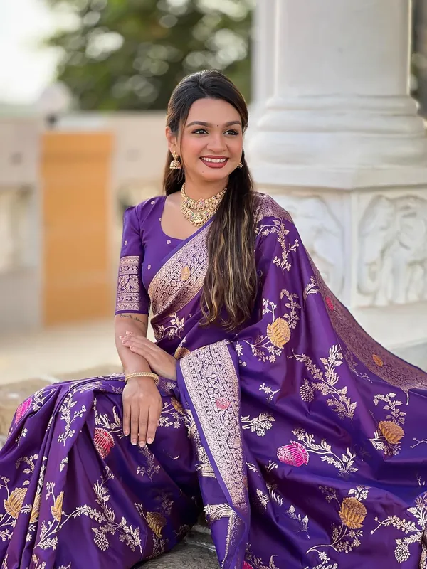 Banarasi_Silk_Blend_Woven_Saree_With_Blouse_Piece