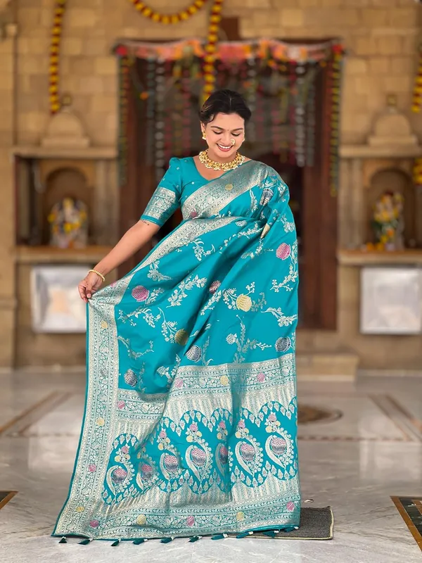Banarasi_Silk_Blend_Woven_Saree_With_Blouse_Piece