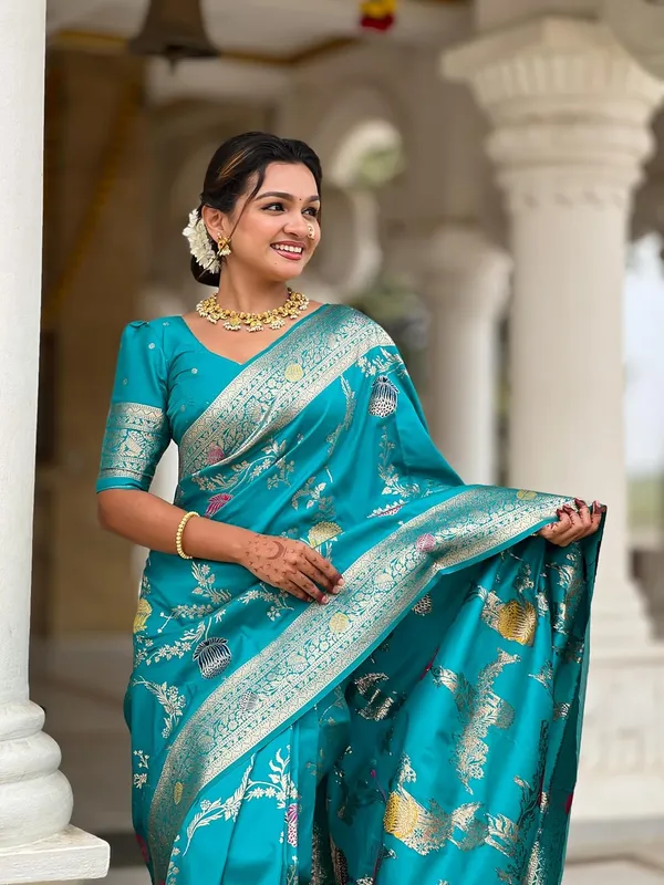 Banarasi_Silk_Blend_Woven_Saree_With_Blouse_Piece