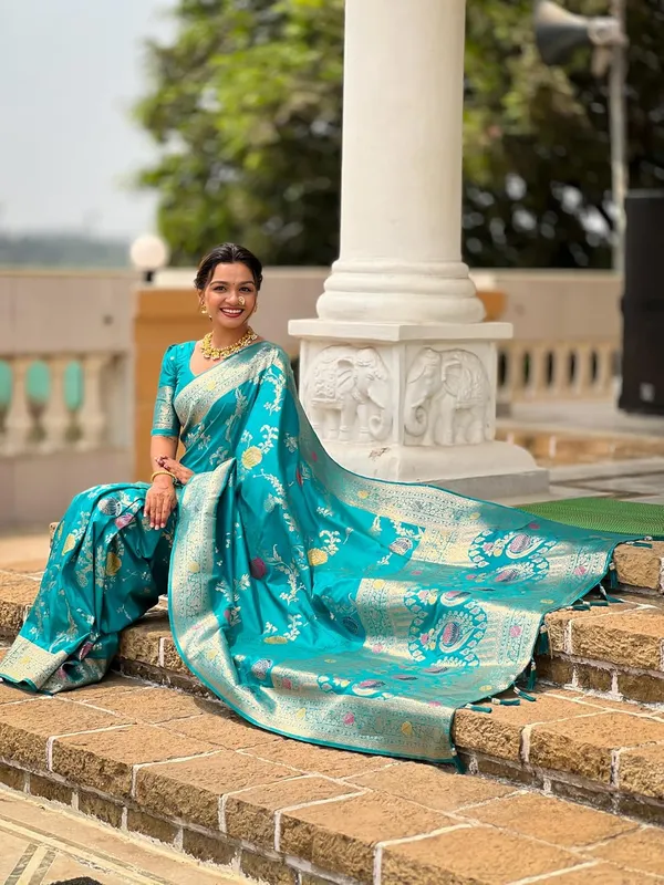 Banarasi_Silk_Blend_Woven_Saree_With_Blouse_Piece