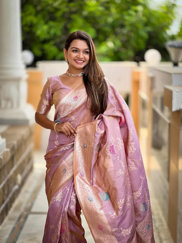 Banarasi_Silk_Blend_Saree_With_Blouse_Piece