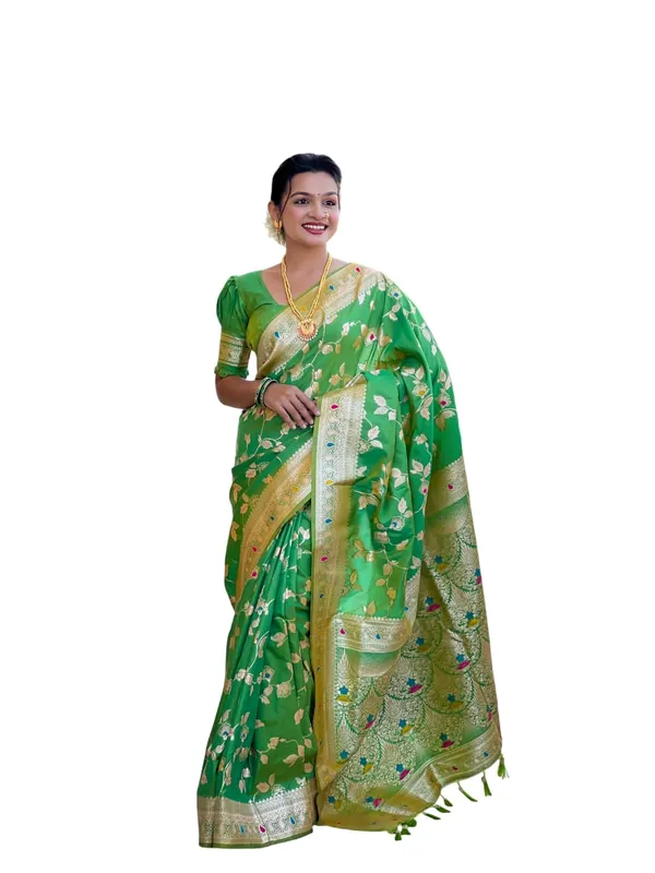 Women_Banarasi_Silk_Jacquard_Saree_With_Unstitched_Blouse_Piece