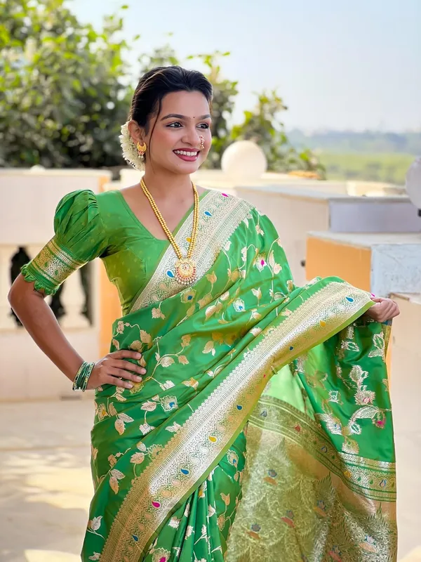Women_Banarasi_Silk_Jacquard_Saree_With_Unstitched_Blouse_Piece