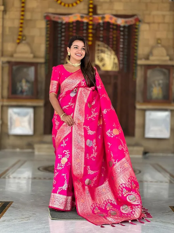 Banarasi_Silk_Blend_Woven_Saree_With_Blouse_Piece