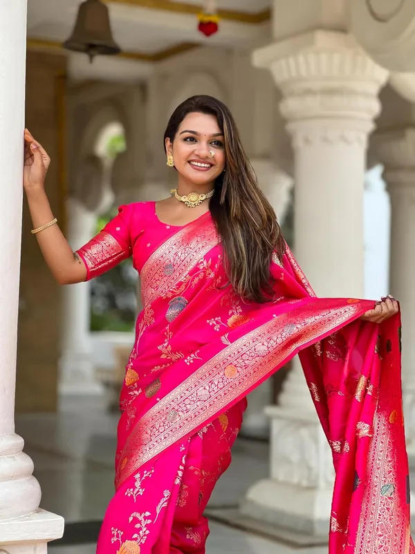 Banarasi_Silk_Blend_Woven_Saree_With_Blouse_Piece