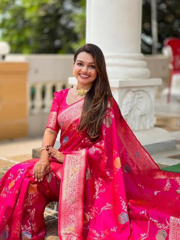 Banarasi_Silk_Blend_Woven_Saree_With_Blouse_Piece