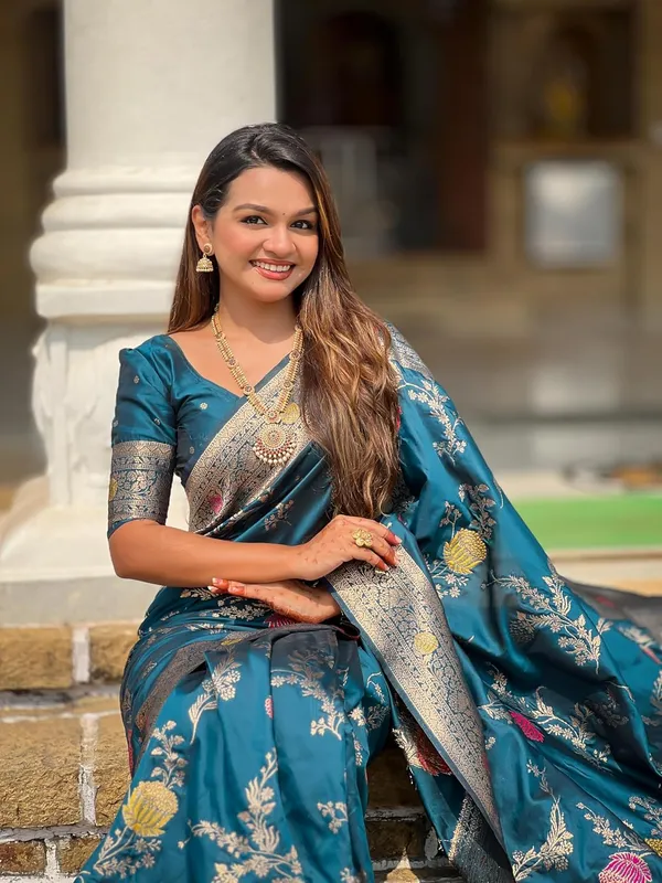 Banarasi_Silk_Blend_Saree_With_Blouse_Piece