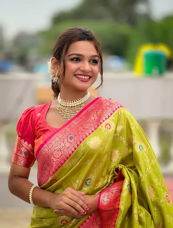 Banarasi_Silk_Saree_With_Blouse_Piece