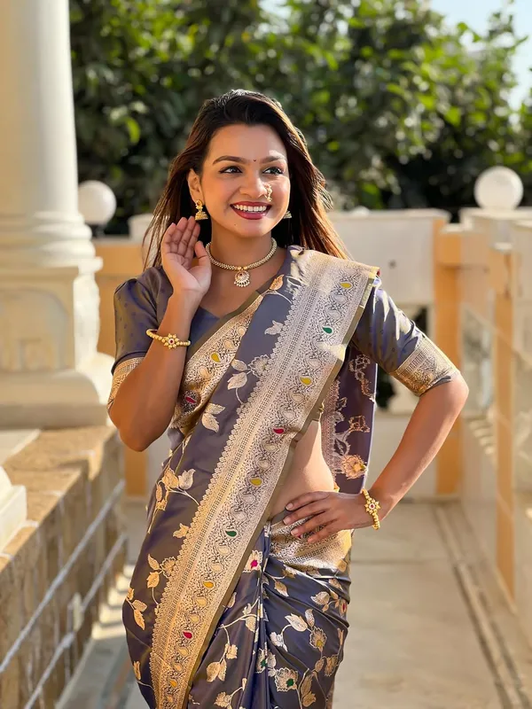 Women_Banarasi_Silk_Jacquard_Saree_With_Blouse_Piece