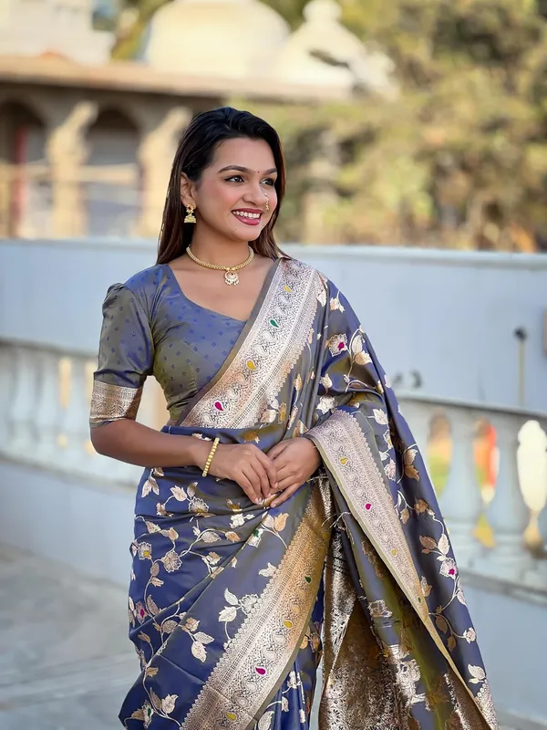 Women_Banarasi_Silk_Jacquard_Saree_With_Blouse_Piece