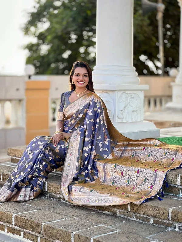 Women_Banarasi_Silk_Jacquard_Saree_With_Blouse_Piece