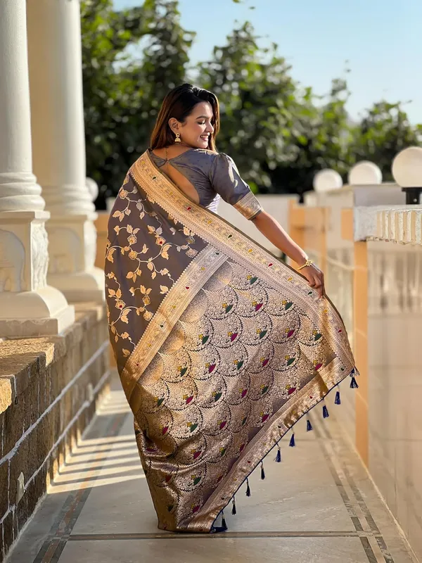 Women_Banarasi_Silk_Jacquard_Saree_With_Blouse_Piece