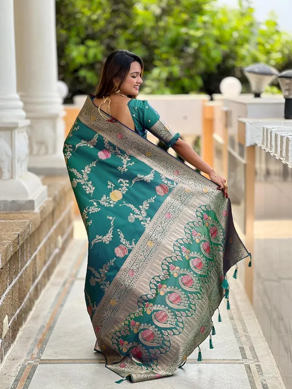 Banarasi_Silk_Blend_Woven_Saree_With_Blouse_Piece