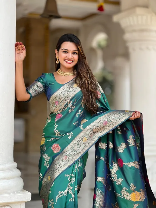 Banarasi_Silk_Blend_Woven_Saree_With_Blouse_Piece
