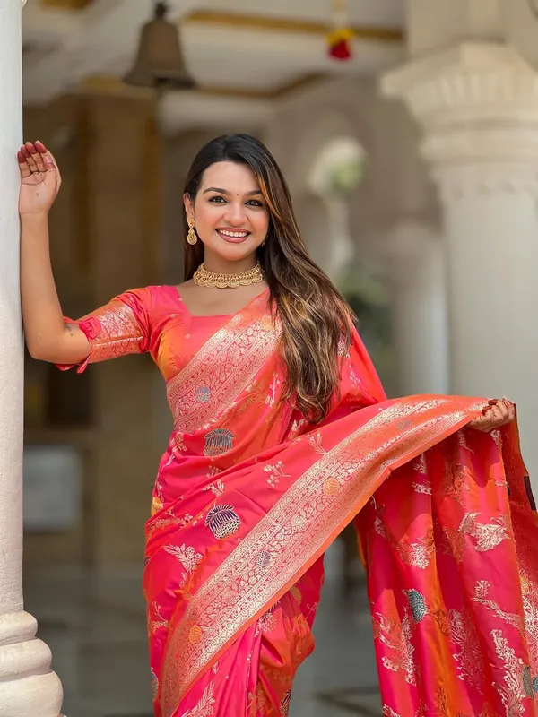 Banarasi_Silk_Blend_Woven_Saree_With_Blouse_Piece