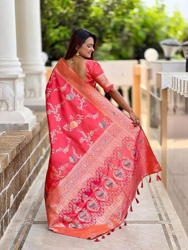 Banarasi_Silk_Blend_Woven_Saree_With_Blouse_Piece