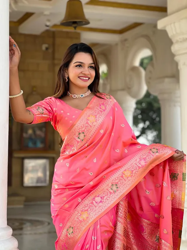 Women_Kanjivaram_Silk_Saree_With_Unstitched_Blouse_Piece