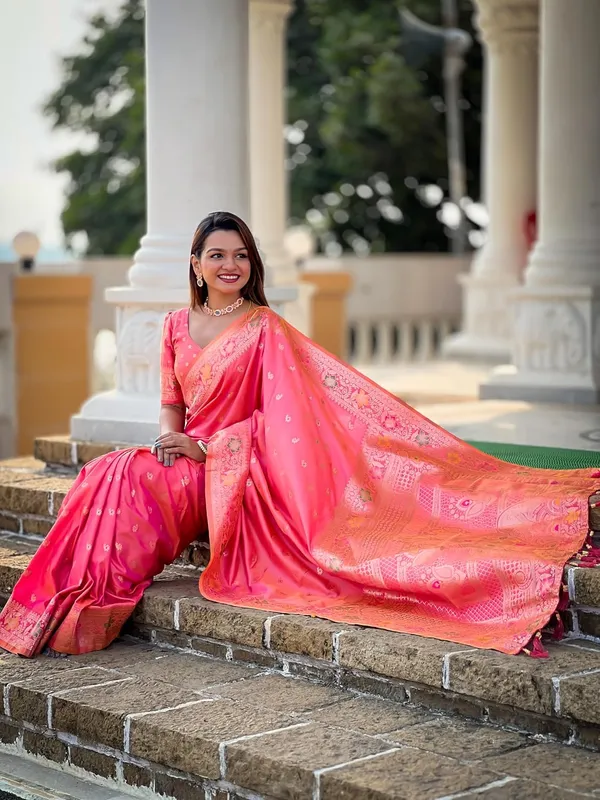 Women_Kanjivaram_Silk_Saree_With_Unstitched_Blouse_Piece