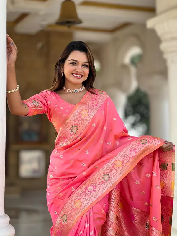 Women_Kanjivaram_Silk_Saree_With_Unstitched_Blouse_Piece
