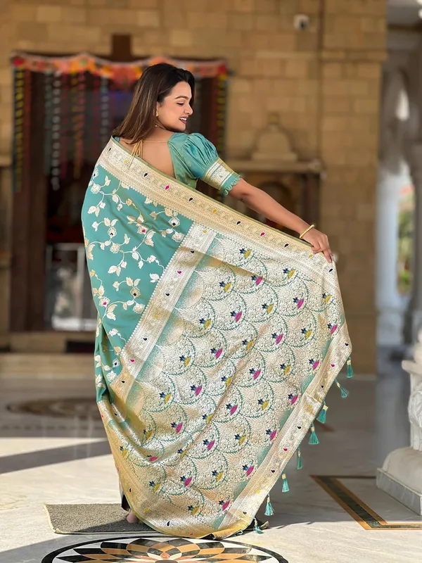 Women_Banarasi_Silk_Jacquard_Saree_With_Unstitched_Blouse_Piece