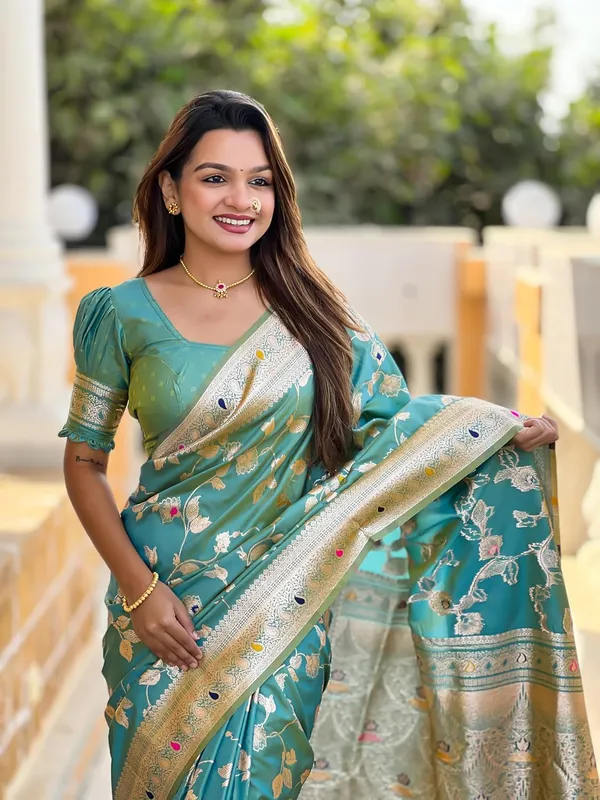 Women_Banarasi_Silk_Jacquard_Saree_With_Unstitched_Blouse_Piece