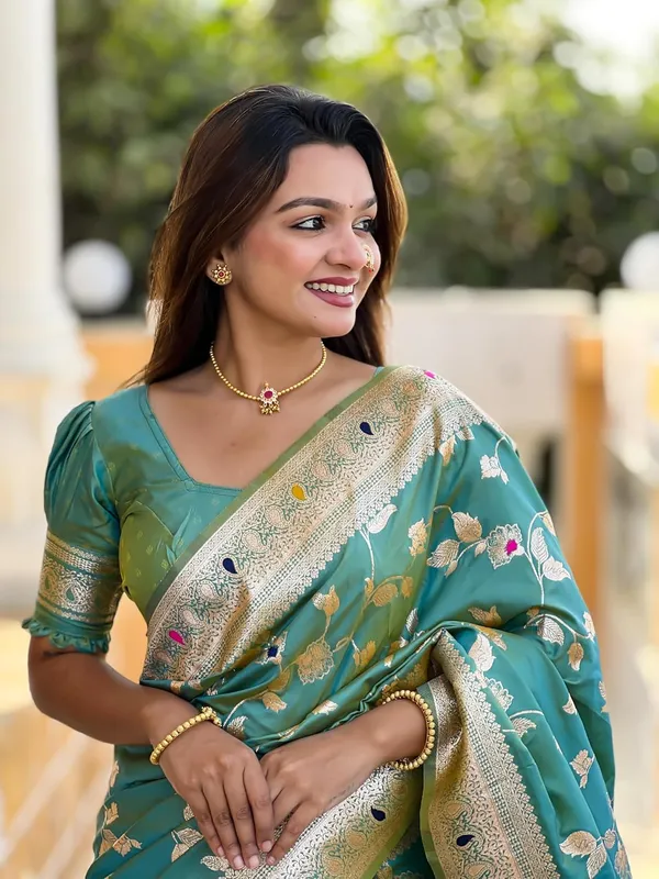 Women_Banarasi_Silk_Jacquard_Saree_With_Unstitched_Blouse_Piece