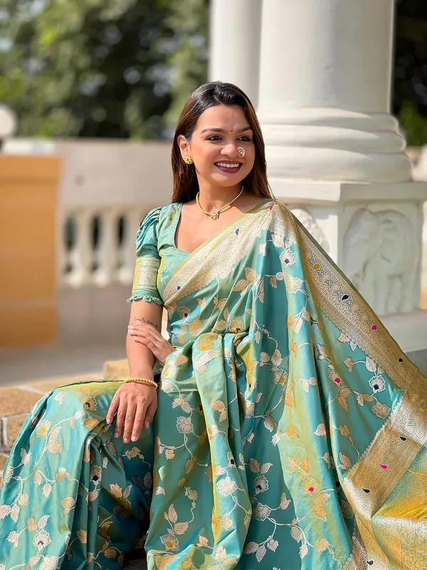 Women_Banarasi_Silk_Jacquard_Saree_With_Unstitched_Blouse_Piece