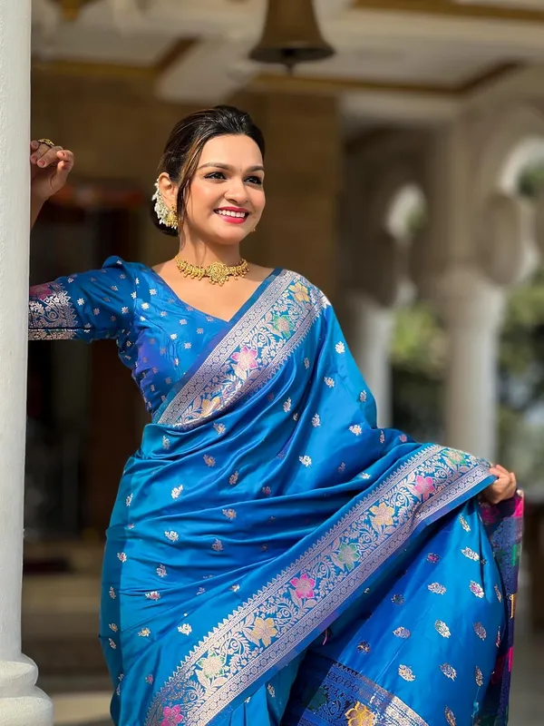 Women_Kanjivaram_Silk_Saree_With_Unstitched_Blouse_Piece