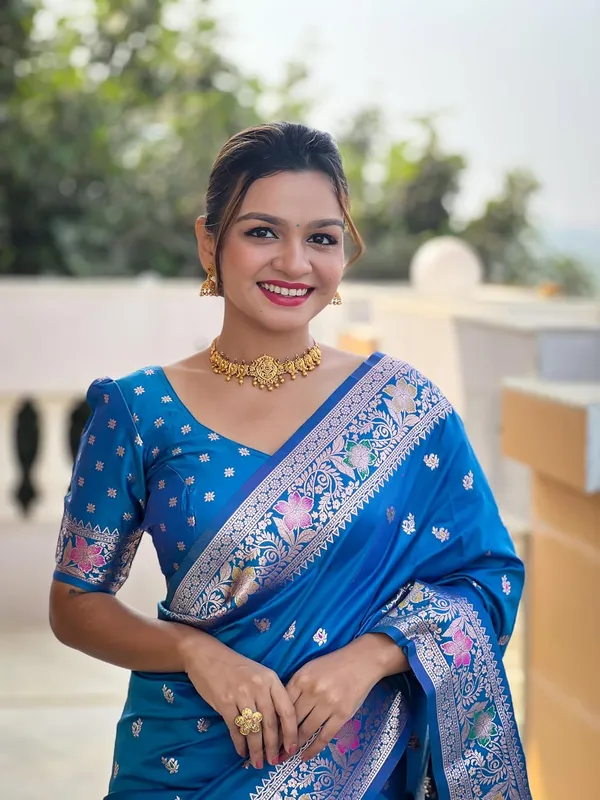 Women_Kanjivaram_Silk_Saree_With_Unstitched_Blouse_Piece