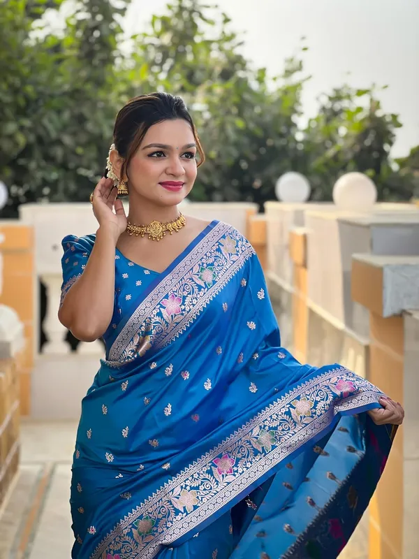 Women_Kanjivaram_Silk_Saree_With_Unstitched_Blouse_Piece