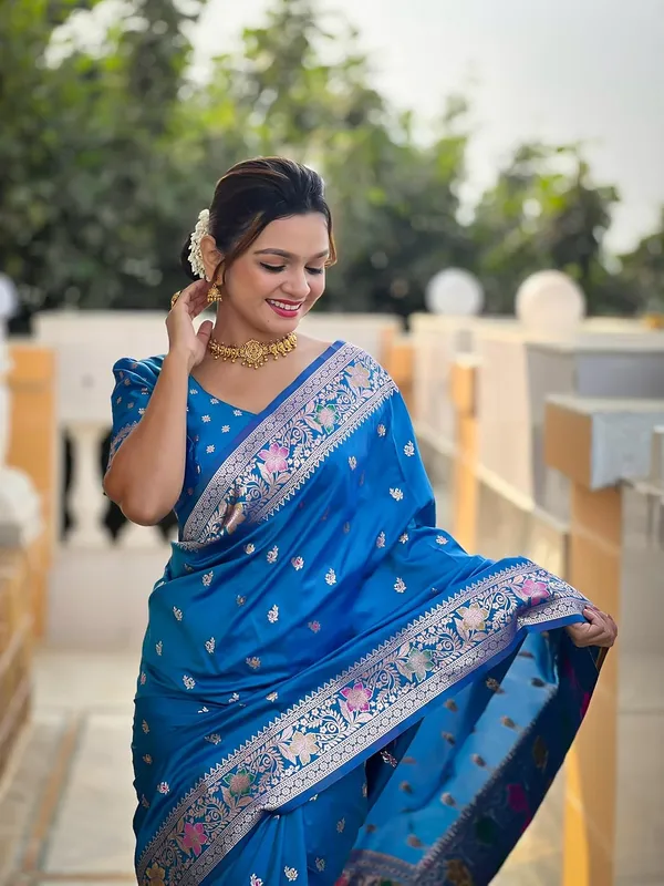 Women_Kanjivaram_Silk_Saree_With_Unstitched_Blouse_Piece