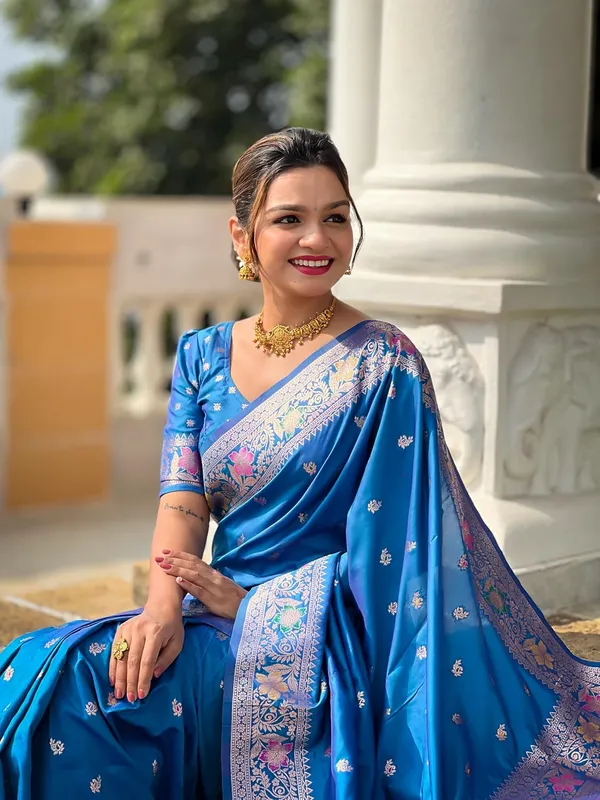 Women_Kanjivaram_Silk_Saree_With_Unstitched_Blouse_Piece