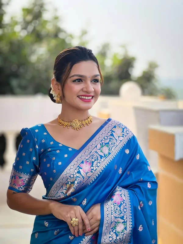 Women_Kanjivaram_Silk_Saree_With_Unstitched_Blouse_Piece