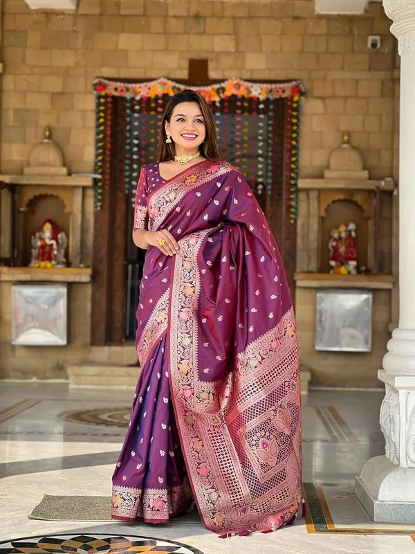 Women_Kanjivaram_Silk_Saree_With_Unstitched_Blouse_Piece