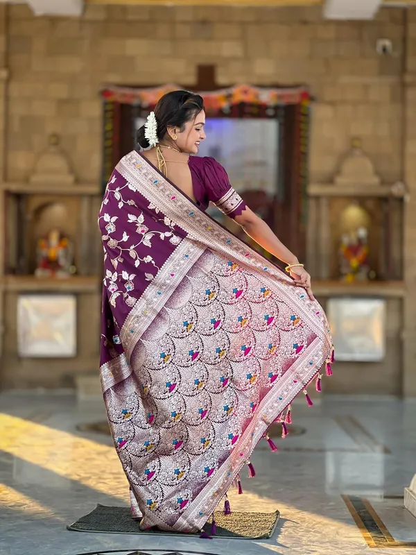Women_Banarasi_Silk_Jacquard_Saree_With_Blouse_Piece