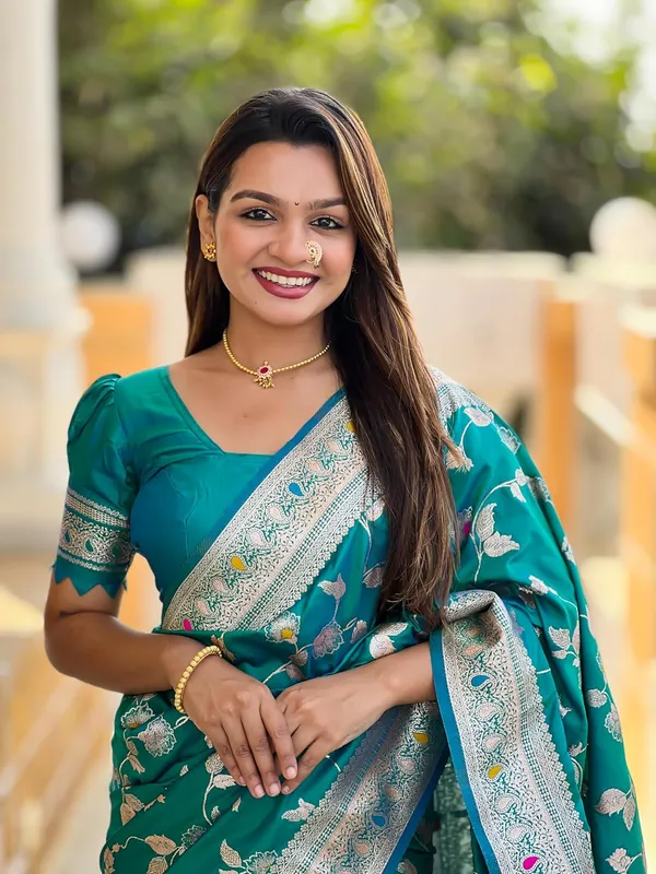 Women_Banarasi_Silk_Jacquard_Saree_With_Blouse_Piece