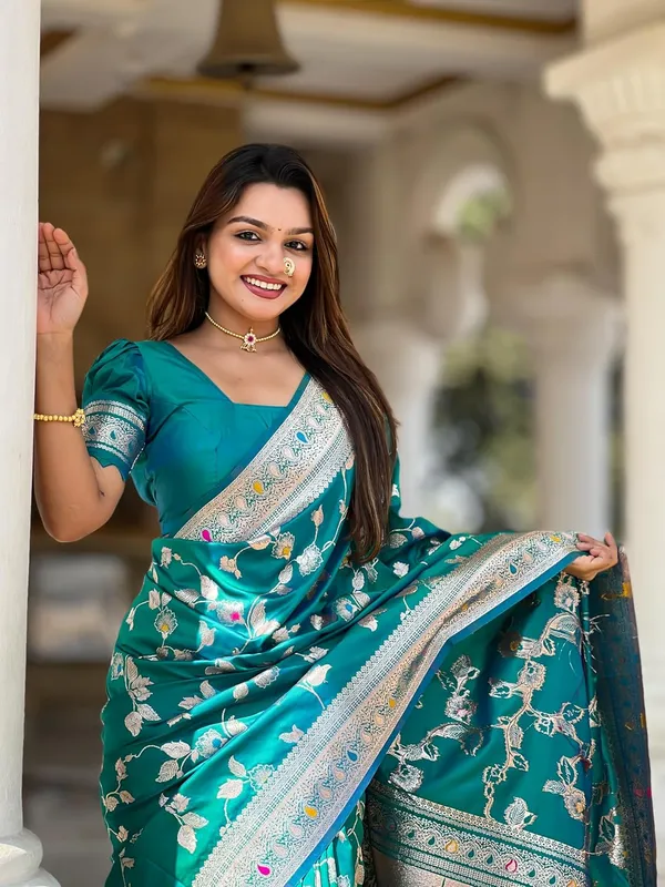 Women_Banarasi_Silk_Jacquard_Saree_With_Blouse_Piece
