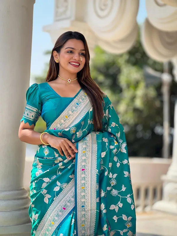 Women_Banarasi_Silk_Jacquard_Saree_With_Blouse_Piece