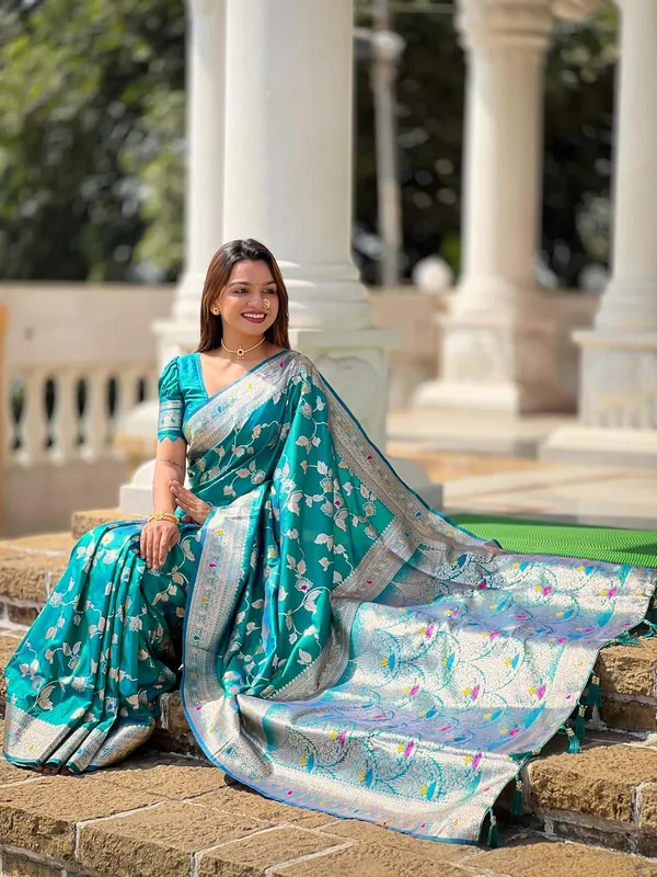 Women_Banarasi_Silk_Jacquard_Saree_With_Blouse_Piece