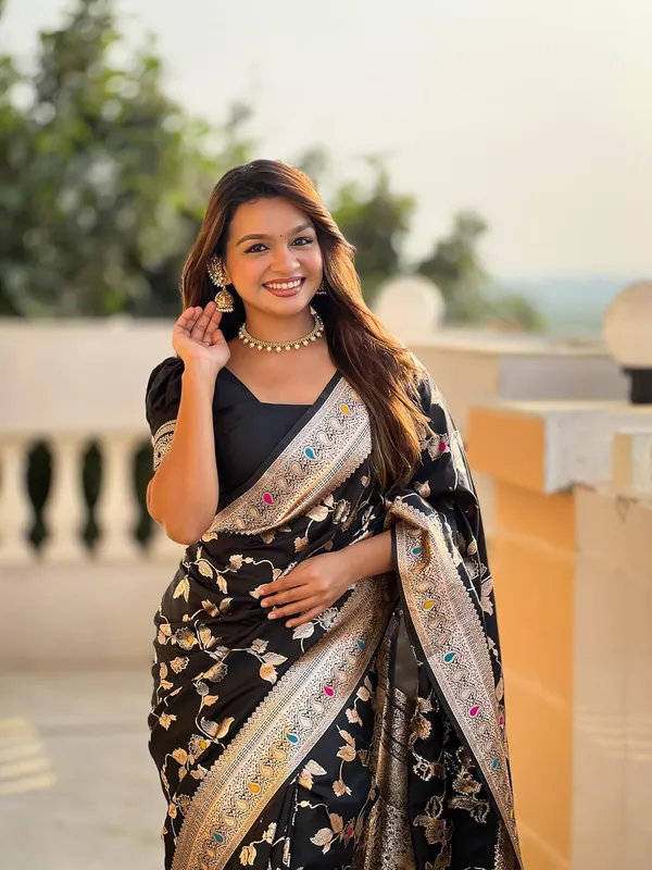 Banarasi_Silk_Jacquard_Saree_With_Blouse_Piece