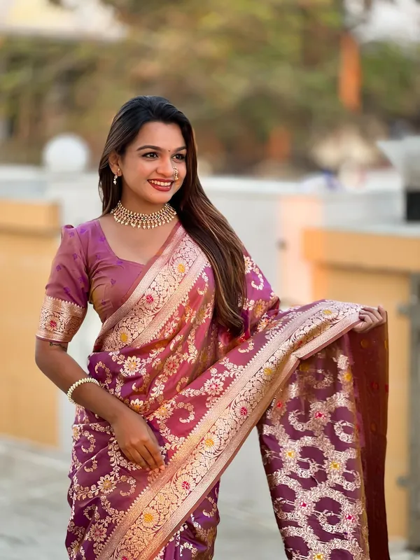 Banarasi_Silk_Blend_Saree_With_Blouse_Piece