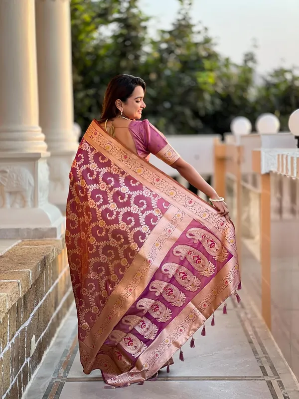Banarasi_Silk_Blend_Saree_With_Blouse_Piece