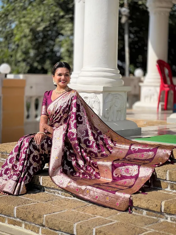 Women_Banarasi_Silk_Blend_Saree_With_Blouse_Piece