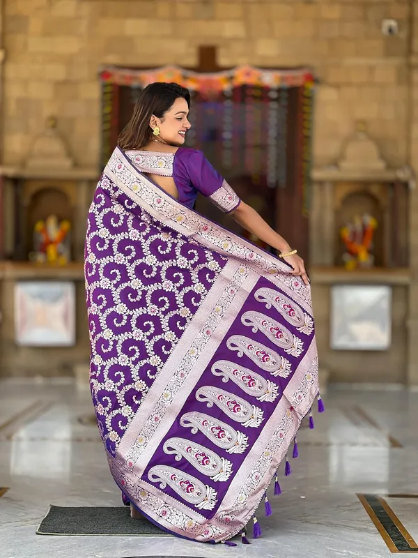 Banarasi_Silk_Blend_Saree_With_Blouse_Piece