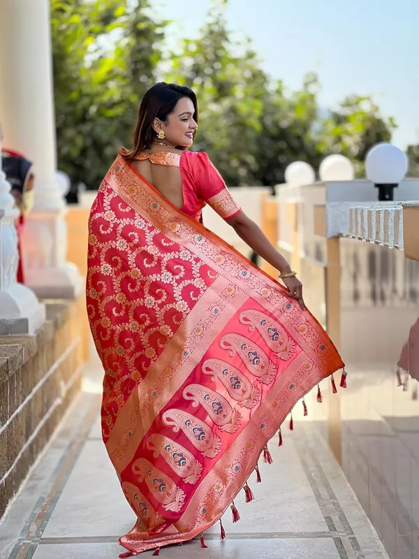 Banarasi_Silk_Blend_Woven_Saree_With_Blouse_Piece