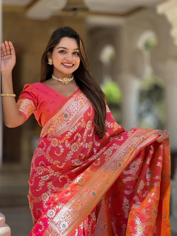 Banarasi_Silk_Blend_Woven_Saree_With_Blouse_Piece