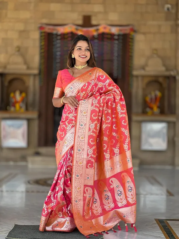 Banarasi_Silk_Blend_Woven_Saree_With_Blouse_Piece
