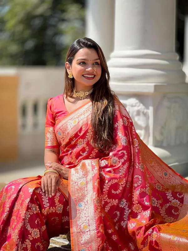 Banarasi_Silk_Blend_Woven_Saree_With_Blouse_Piece